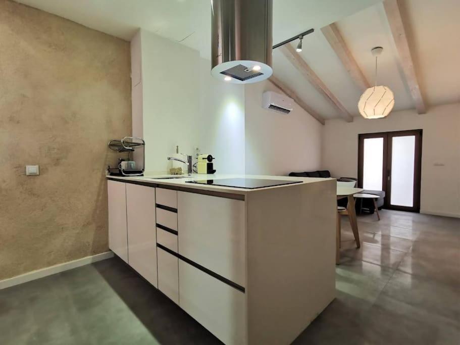 New! Renovated House With Terrace In Cambrils Villa Buitenkant foto